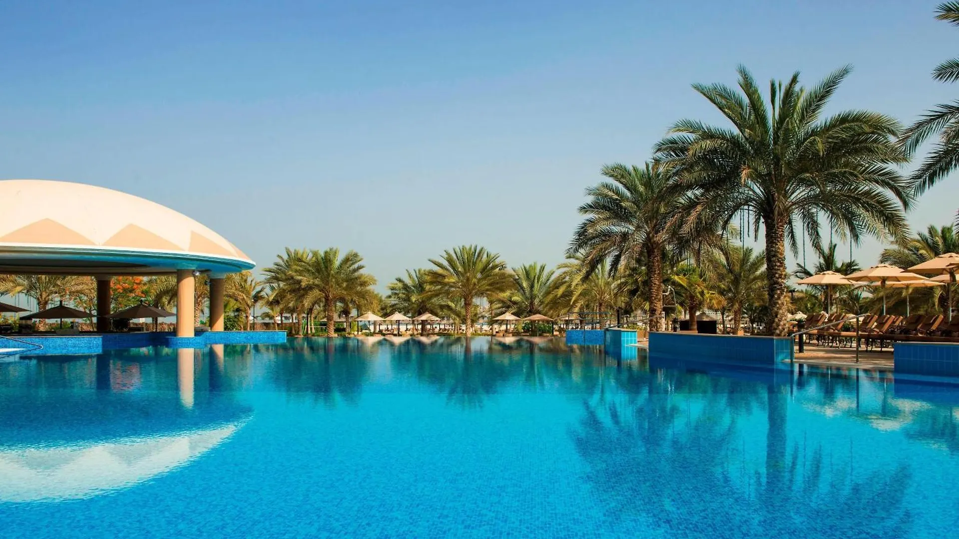 Le Royal Meridien Beach Resort & Spa Dubai 5*,