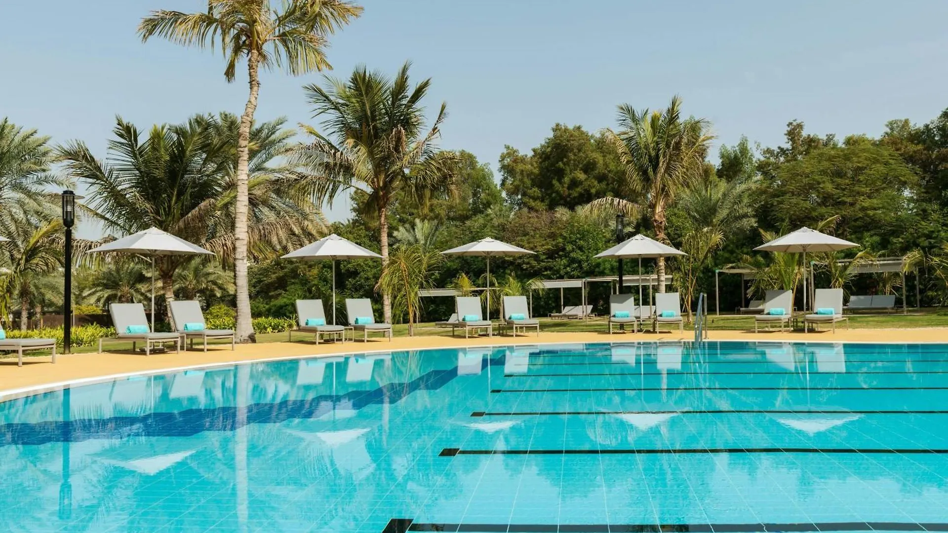 Le Royal Meridien Beach Resort & Spa Dubai 5*,